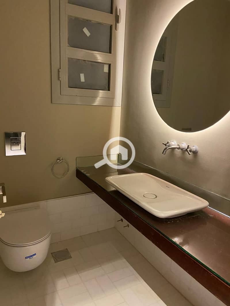 1000756549. jpg 1000756549. jpg