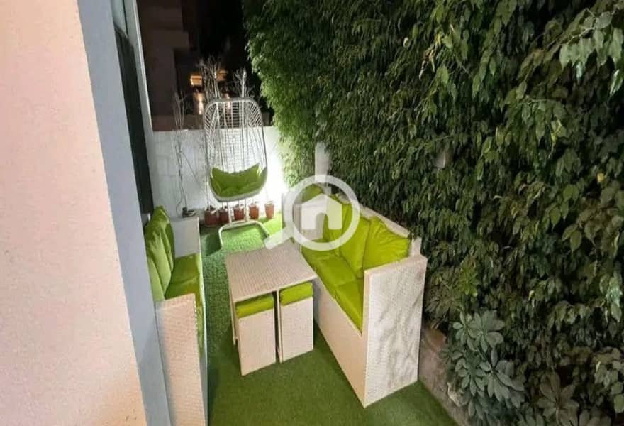 2 0f99b2a6-d9c1-4b0e-a932-bb5e5a8c12e7. jpg