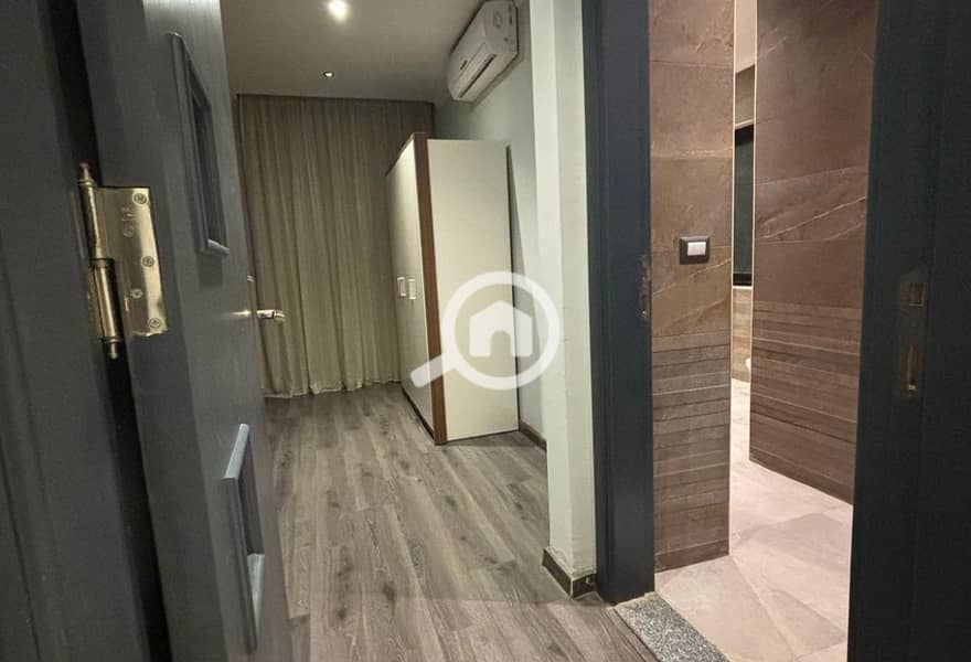 7 57e73cf2-7331-4192-877f-62601786a0a2. jpg