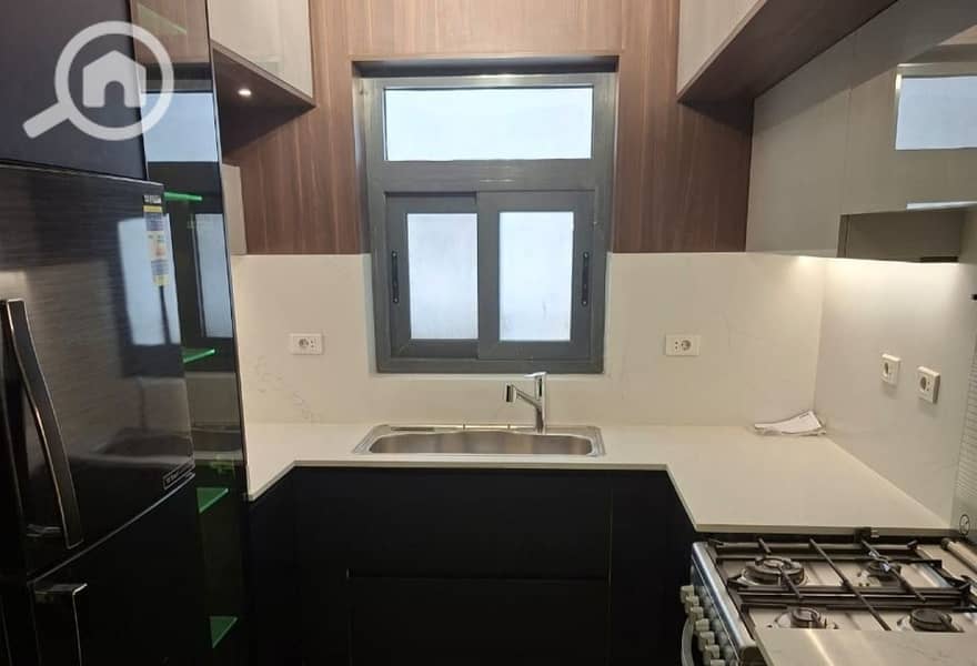 11 d828c4c1-2278-45cd-9c65-2a59e1bc1ada. jpg