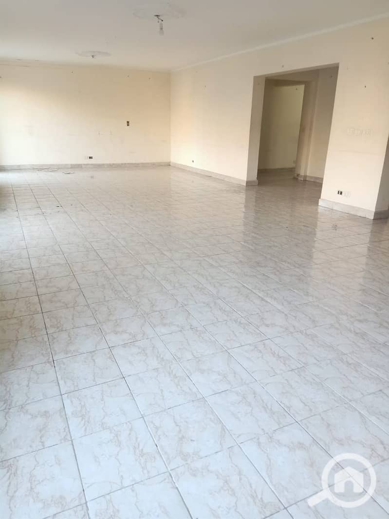 4 cd8c7813-3705-4d61-9e2f-fb52f6fefcfc. jpeg