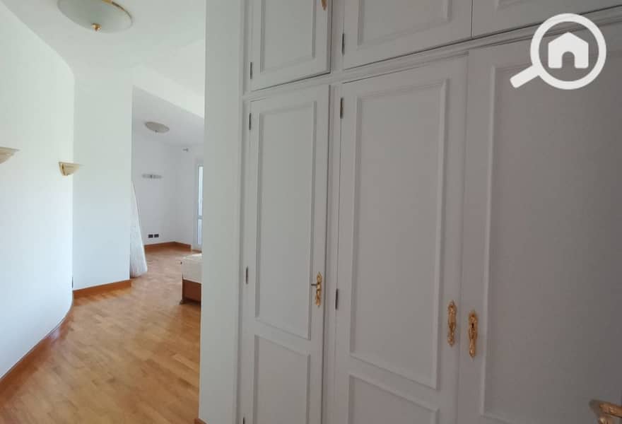 10 4b479c03-480c-44a4-bf40-f1f5481d58d0. jpg