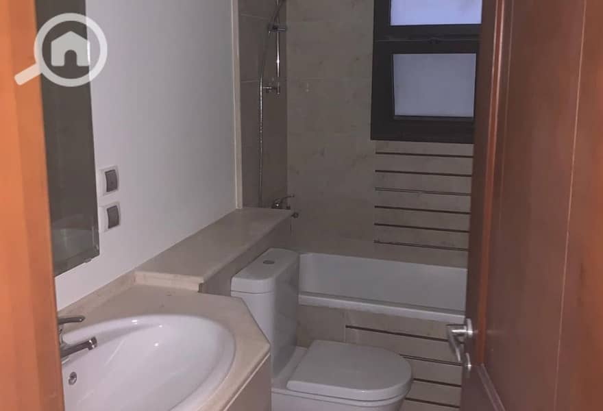 2 d7a2ebf5-c5d5-4f0a-a8b0-a04c1ee53c6f. jpg