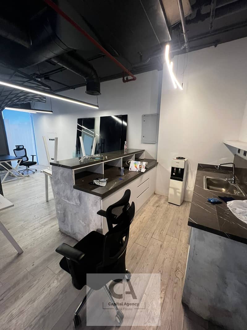 21 b638f871-b213-48de-869d-971d5431a1c7. jpg