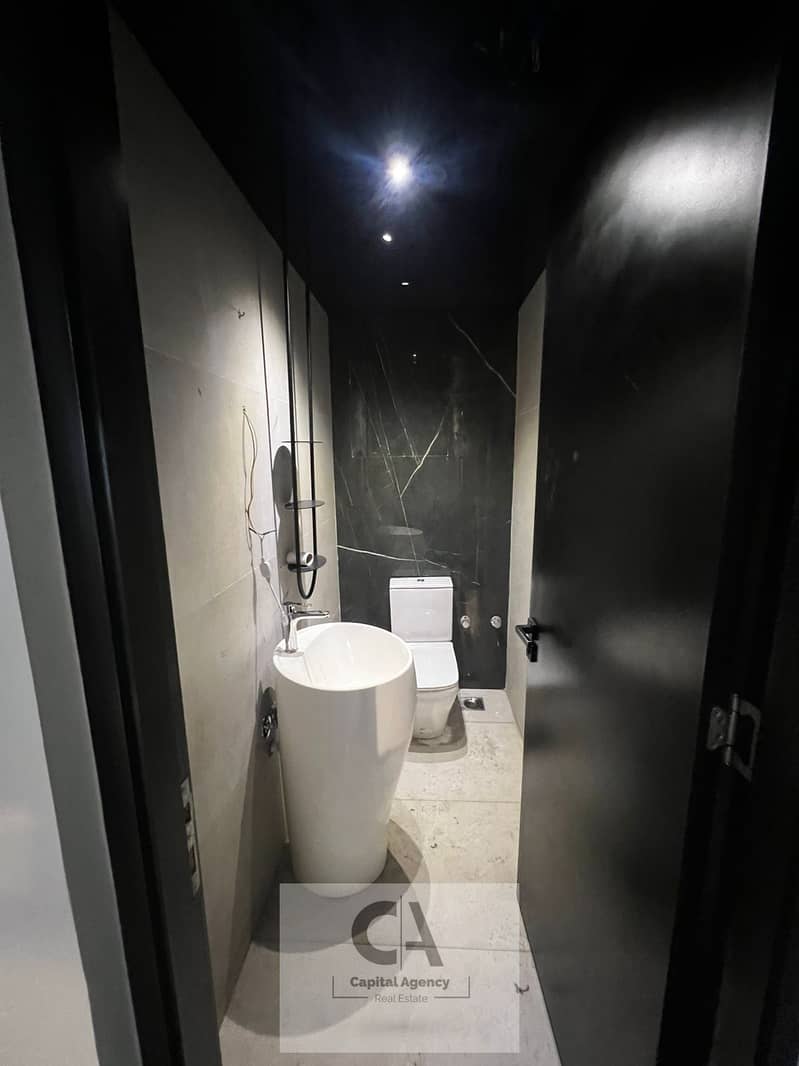 30 febe4fdd-90d8-49bf-9ee8-582b1c699397. jpg