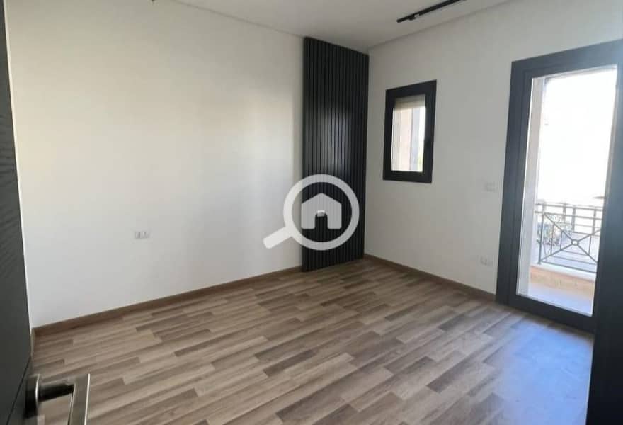 5 248eb4fc-4b18-424f-8e84-4ce5cd63bbae. jpg