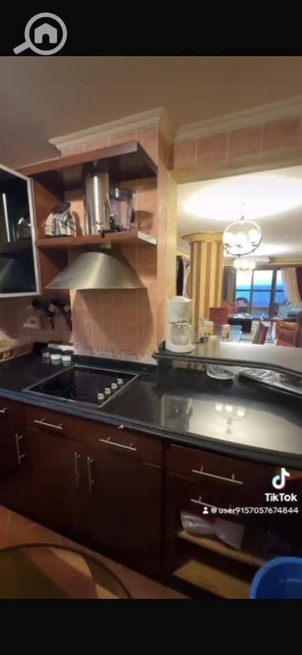 10 32577dc9-3aea-42cc-973a-357a5a747fd0. jpg