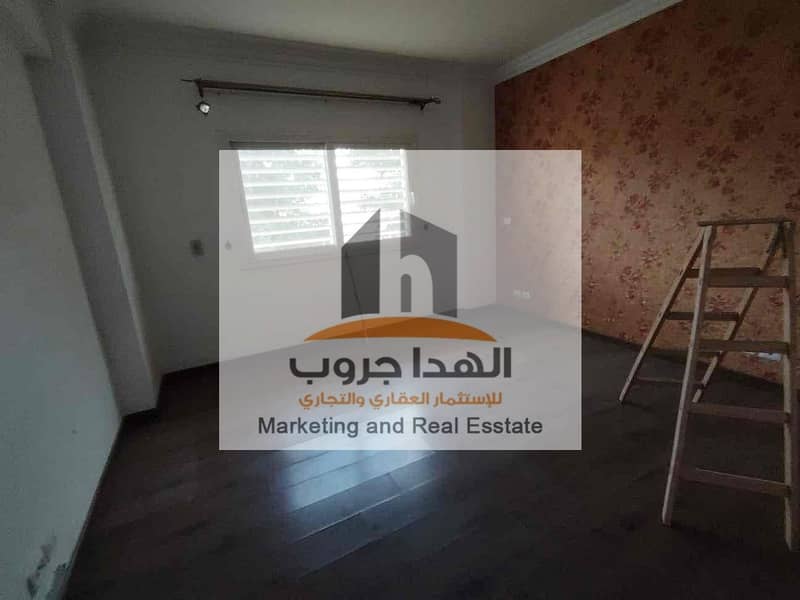 4 2f5f8b2d-f949-45fe-8d44-b5e8bdfed965. jpg