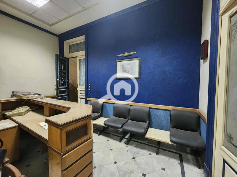 2 e6b1ce73-fa2d-4f59-a580-125c77216df0. jpg