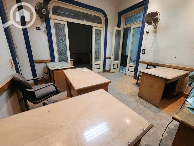 4 3ee8083d-c5c9-456e-ab15-403466707ad0. jpg