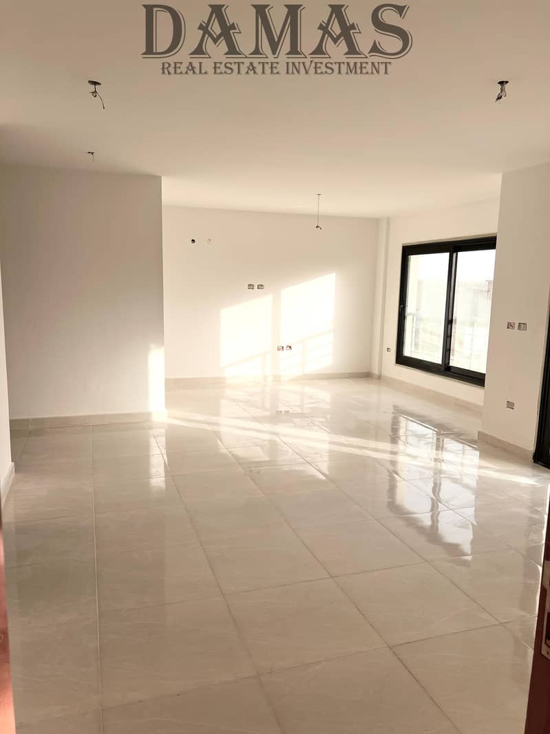 4 WhatsApp Image 2026-01-10 at 13.29. 49 (1). jpeg