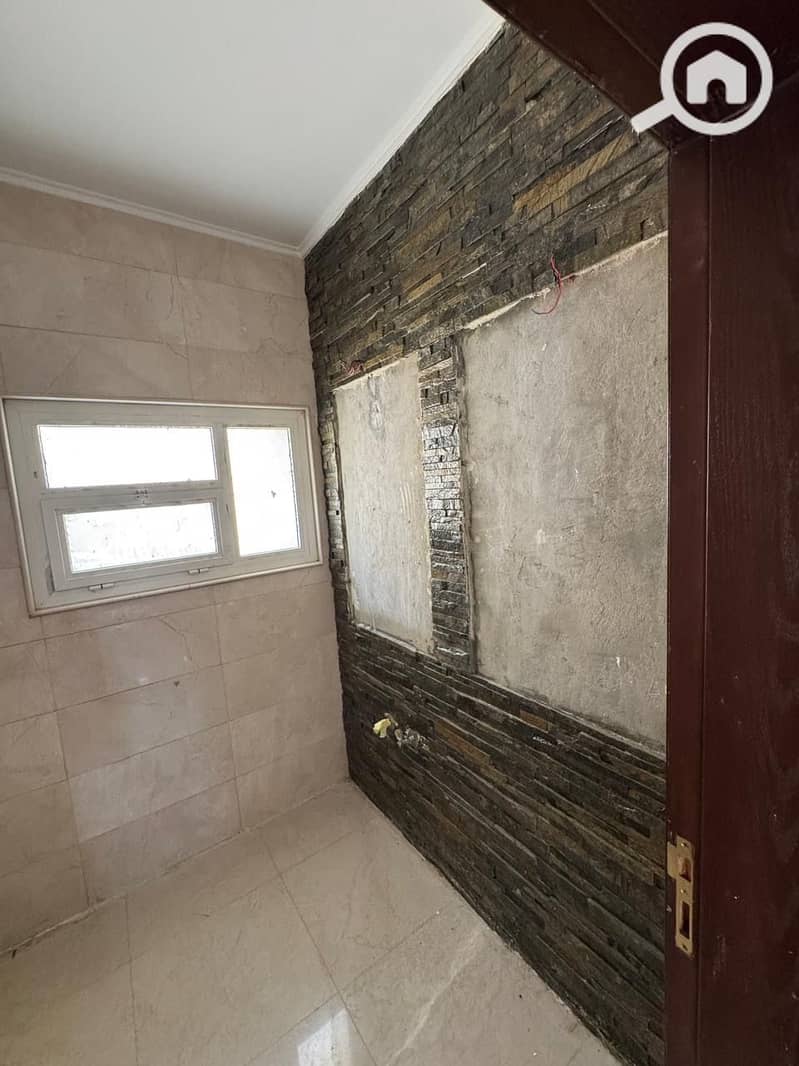 14 4ee0362c-9992-431f-b73b-ead00326f4dc. jpeg