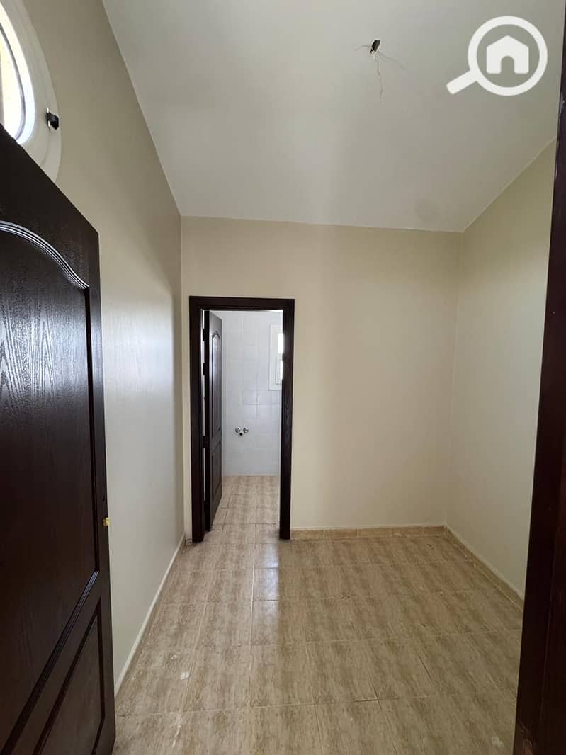 29 6e49640e-e736-47ea-b6f7-d295bb6c2ee2. jpeg