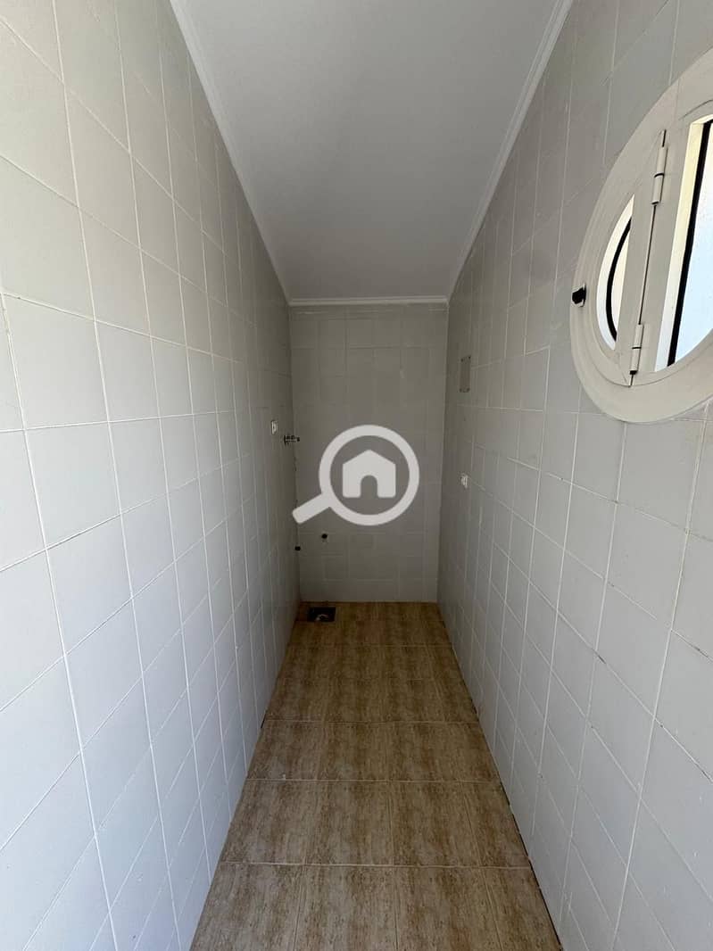 33 b9de6d79-41eb-40c2-8fdf-d5e8587f16d4. jpeg