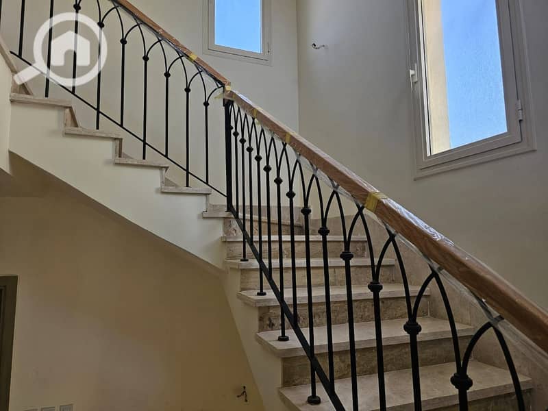 4 7e4a1f25-9f5a-47bb-b74b-7897039086c9. jpg