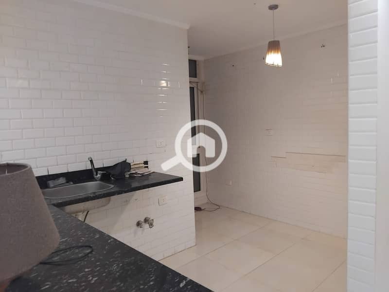 2 6e9b174e-4ecf-4a89-b948-a0a2c53bf775. jpg