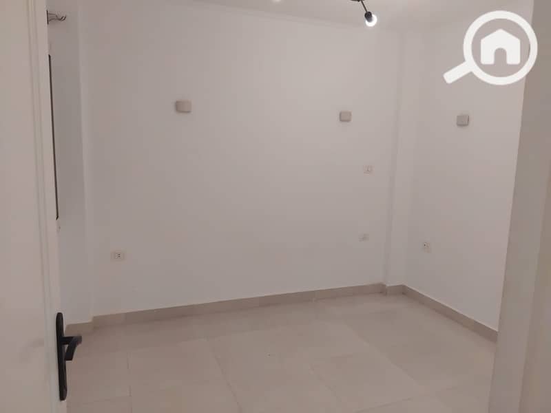 3 053e329d-e45b-477e-b9dc-d09f7610af06. jpg