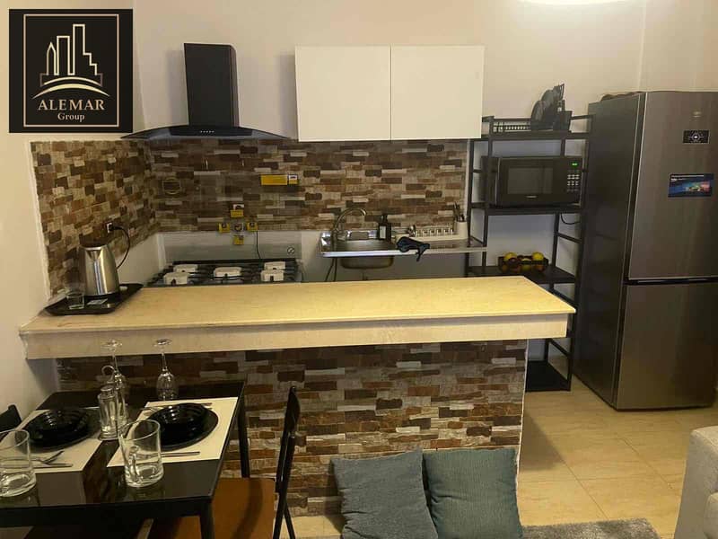 3 61a5f84b-3da9-44de-8f91-53a9f633c40b. jpg