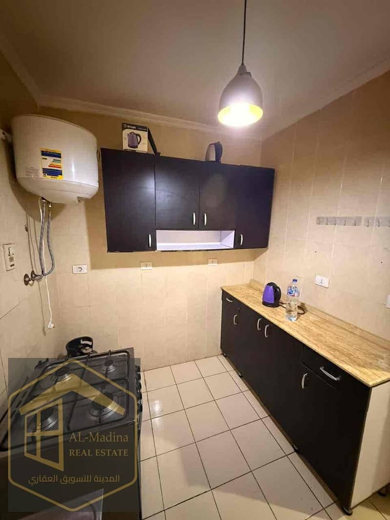 10 a4c85bdd-a33c-4051-a4a8-7abe170660dc. jpg