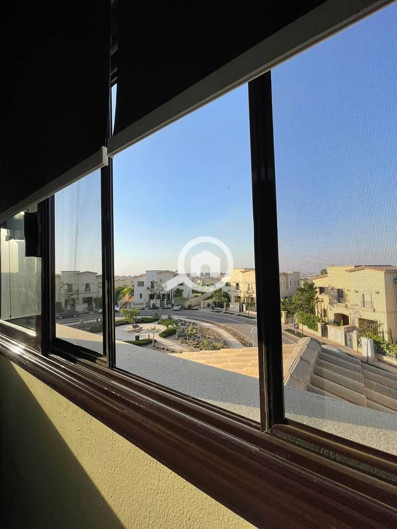 26 f5999fa3-6149-4085-b500-aec74bd268e1. jpg