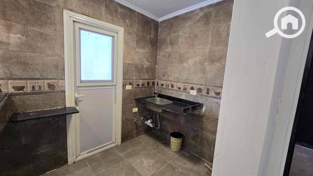 8 d6de9fcb-134b-420e-ade6-5f337fe5d826. jpg