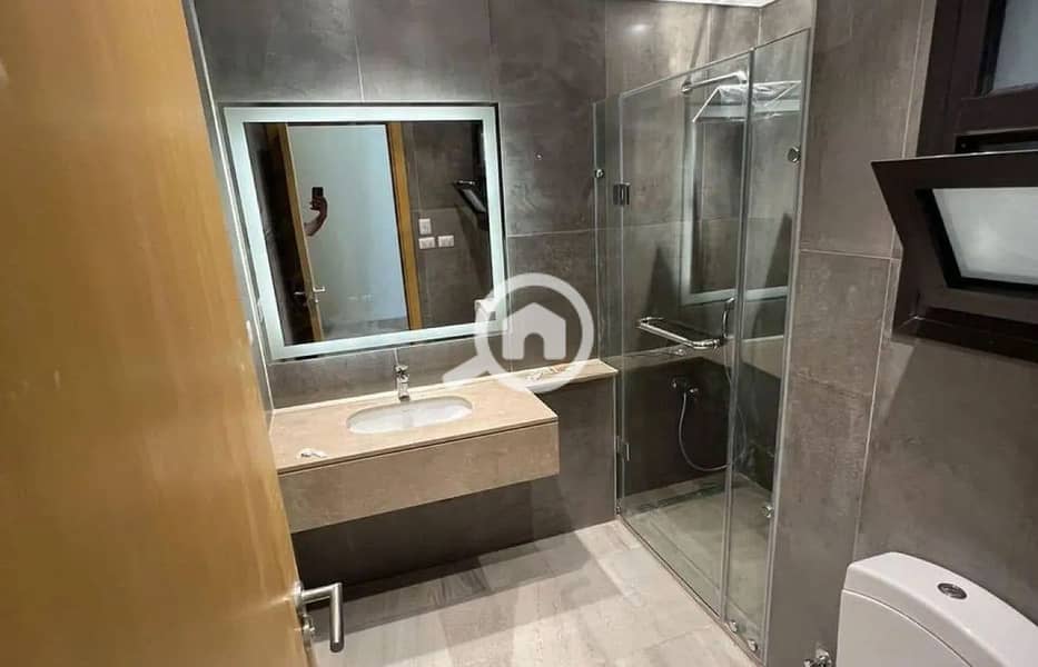 7 8245253-9d0f9o_1400x900. jpg