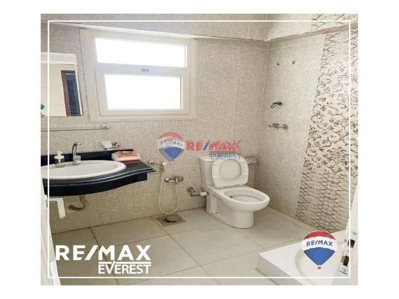 8 de428371-7cb4-40aa-ae1e-6dccf811f78d. jpg