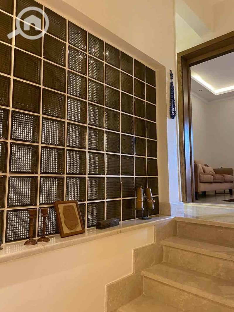 10 d9ba211f-cca2-41dd-9328-2b21fae77768. jpg