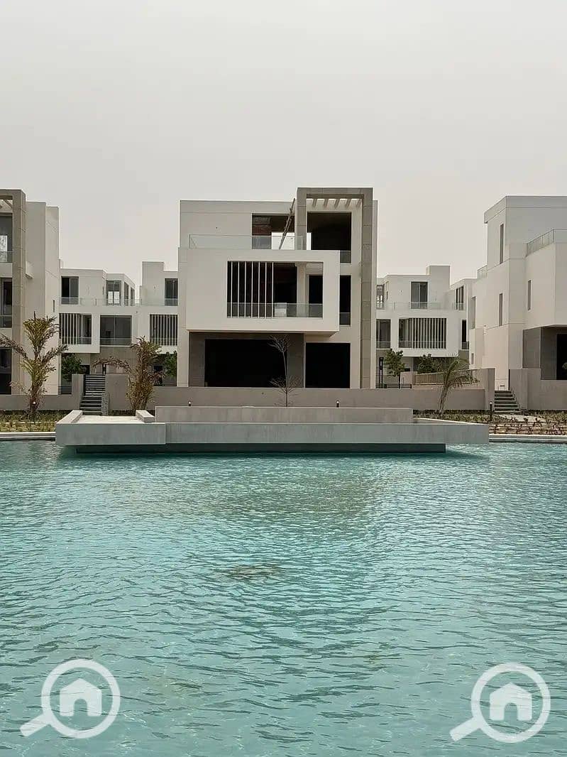 6 32188510-800x600. jpg