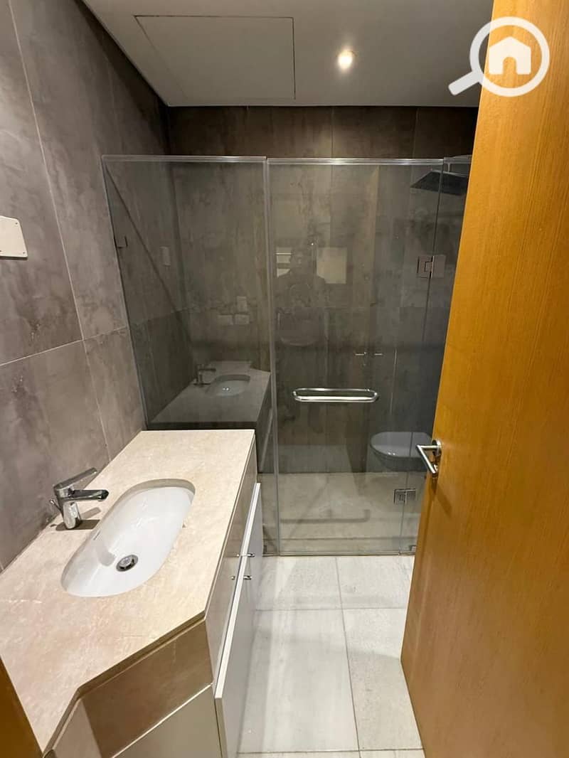 4 5bfbc648-681f-4282-9897-e3f4a0a3f3b8. jpg