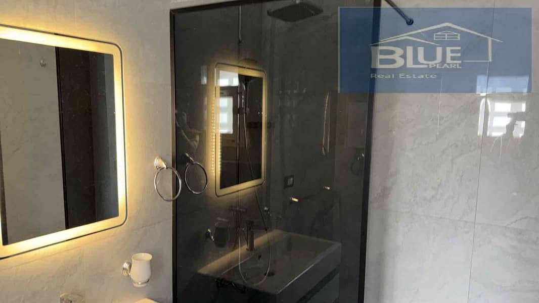 12 29e9b122-cba8-4a30-83ca-1a336a6f31ee. jpg