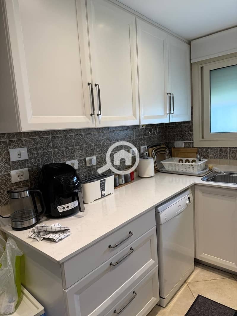 2 0c1c0ecc-32ef-4f23-a33d-3074d527e2e5. jpg