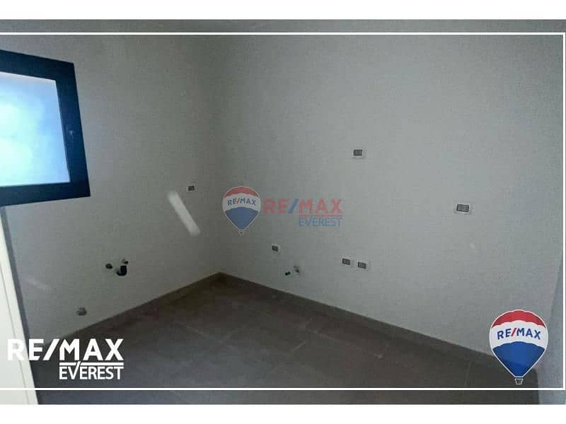 10 ae78b924-da66-420d-bbe0-5b4aa91c53f4. jpg