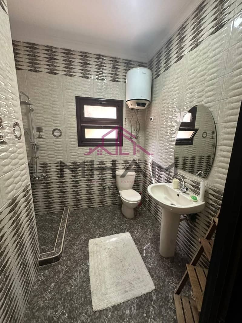 4 photo_5985503498323299189_y. jpg