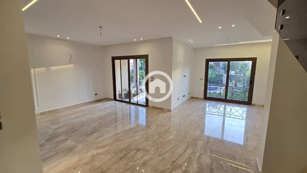 8 77bd6f1a-16c0-4d65-94b3-edd761f7c5b7. jpeg