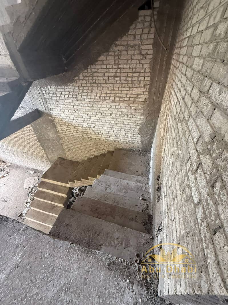 4 4649fb28-f15a-4589-ab63-efa216e2664d. jpg