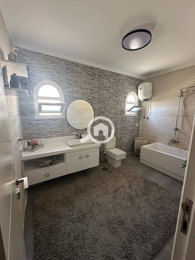 31 c6e962a5-9eaa-4cbb-b107-bd05fe7366c7. jpeg