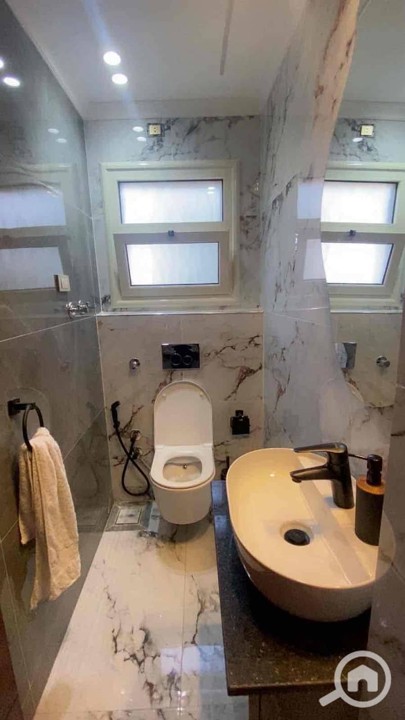 5 2372b5bc-de18-4fca-a912-2ea702ca16a8. jpg