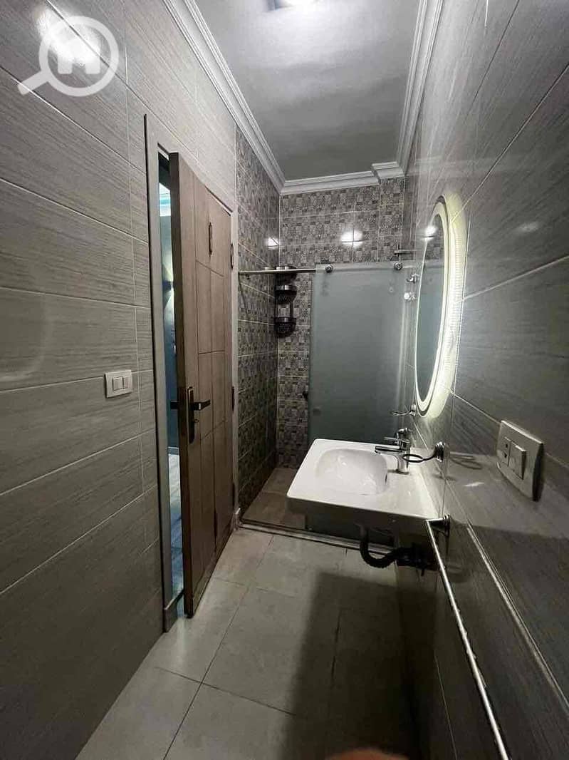 2 2a7af5b5-9b95-425b-82cd-7228358ef66d. jpg