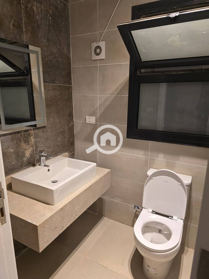 8 cc0c5f0e-9add-47a0-9217-8348a2a5f6d1. jpg