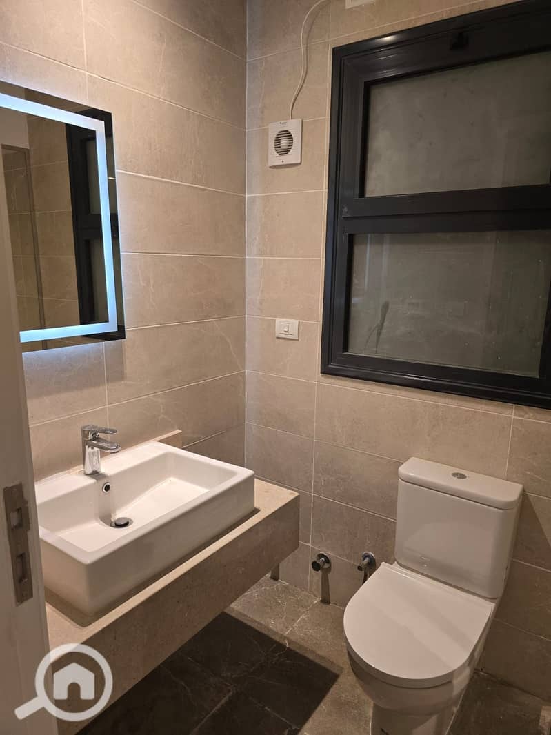 10 9c1cd8d9-d63a-4e0b-8740-ba4bf4d19e53. jpg