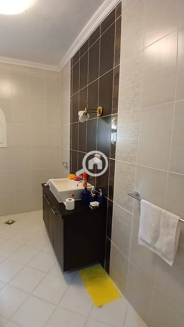 9 72c75e4e-a589-4ef9-82f9-ef8a6d33c890. jpg