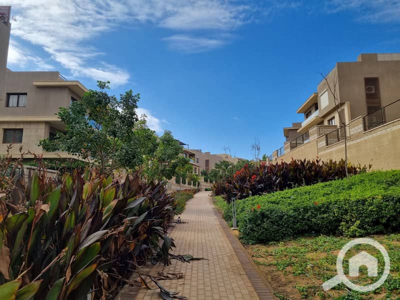 2 28181caa-02a5-4060-8512-e32e4ad40e19. jpg