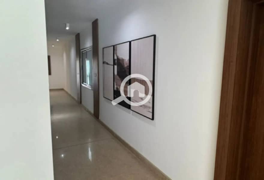 11 8112317-f8a8bo. jpg