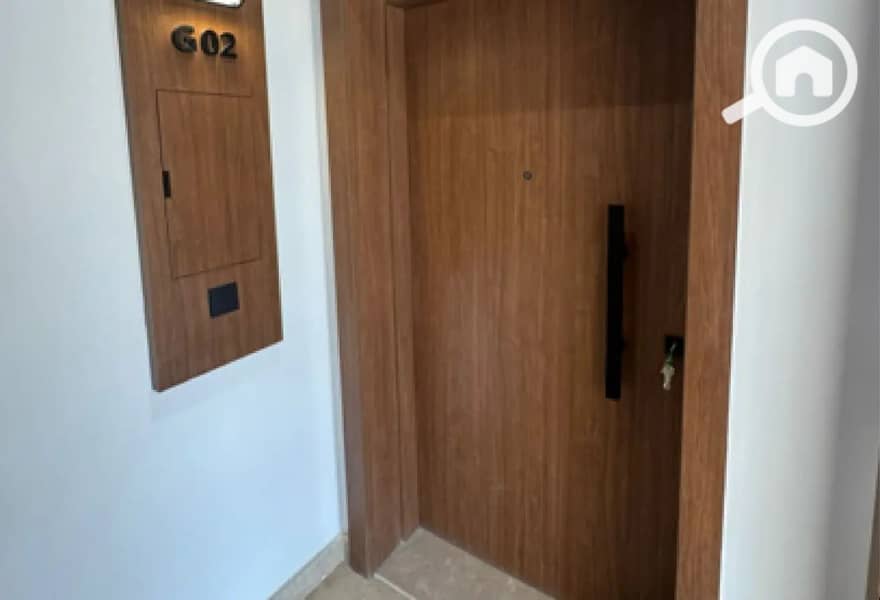 12 8112317-fea09o. jpg