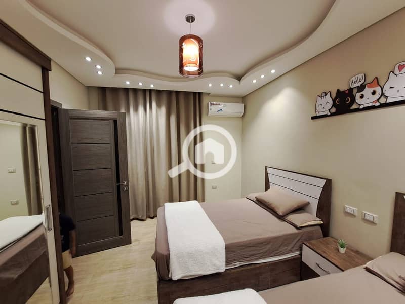 12 b4ce82cd-8e45-4c0f-bebc-5eb6567030a5. jpg