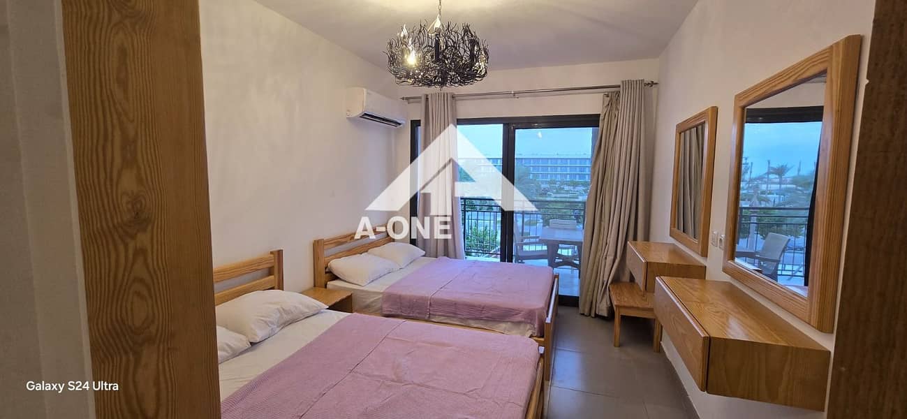 10 b798a293-e1e6-41c8-aeb0-6a288921cd5c. jpg