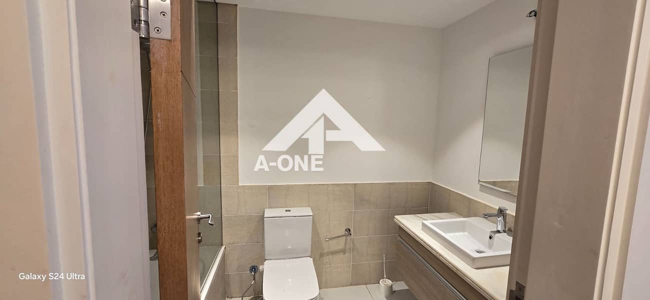 14 ff8608ff-6917-4f6e-80ad-aa2cd8a69184. jpg