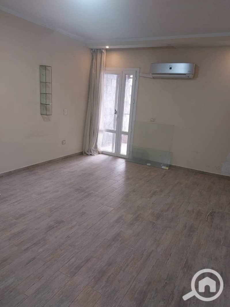 4 f942d426-f517-477b-81d3-ce53c9a2c2ea. jpg