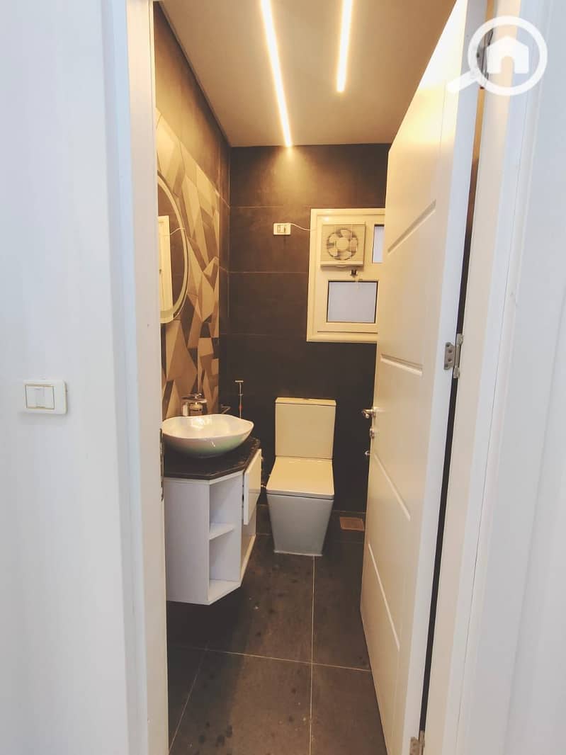 10 74ca9627-1cae-41a2-952c-9e8f4e362ee9. jpeg